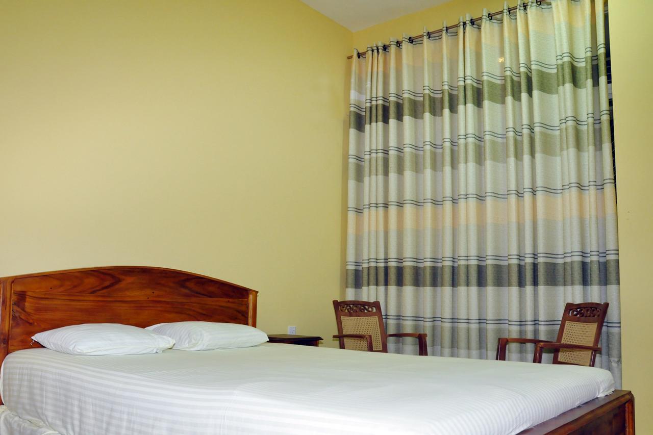 Hotel Pearl Gate Chilaw Exterior photo