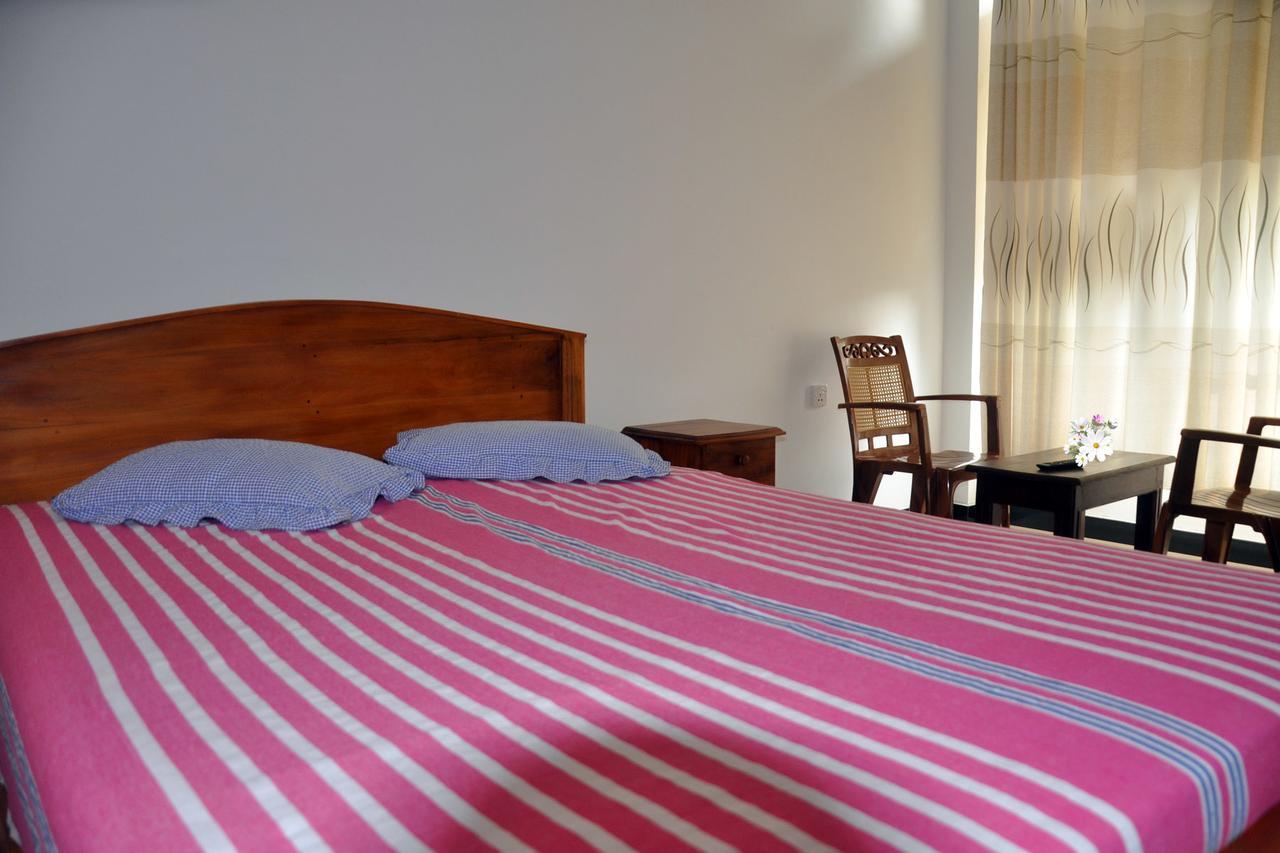 Hotel Pearl Gate Chilaw Exterior photo